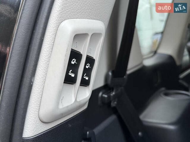 Чорний Лексус ГХ, об'ємом двигуна 4.61 л та пробігом 293 тис. км за 23999 $, фото 47 на Automoto.ua