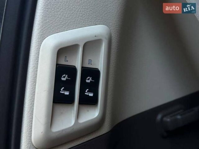 Чорний Лексус ГХ, об'ємом двигуна 4.61 л та пробігом 250 тис. км за 21500 $, фото 13 на Automoto.ua