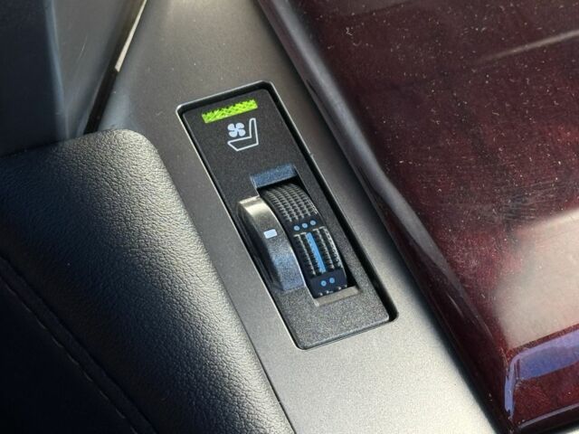 Чорний Лексус ГХ, об'ємом двигуна 4.6 л та пробігом 171 тис. км за 22500 $, фото 20 на Automoto.ua