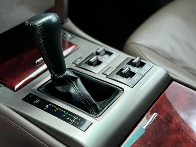 Черный Лексус ГХ, объемом двигателя 0 л и пробегом 208 тыс. км за 30300 $, фото 22 на Automoto.ua