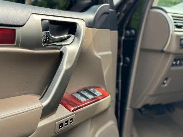 Черный Лексус ГХ, объемом двигателя 0 л и пробегом 208 тыс. км за 30300 $, фото 19 на Automoto.ua