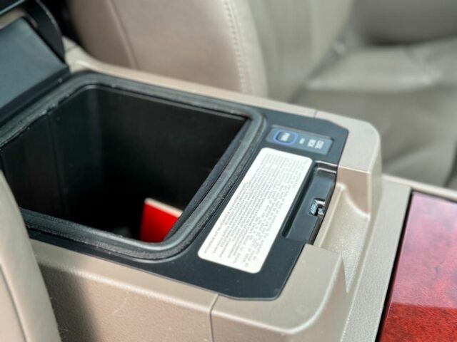 Черный Лексус ГХ, объемом двигателя 0 л и пробегом 208 тыс. км за 30300 $, фото 16 на Automoto.ua