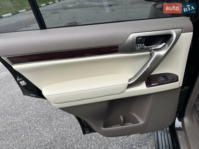 Чорний Лексус ГХ, об'ємом двигуна 4.6 л та пробігом 147 тис. км за 29999 $, фото 23 на Automoto.ua