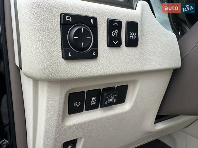 Чорний Лексус ГХ, об'ємом двигуна 4.6 л та пробігом 147 тис. км за 29999 $, фото 31 на Automoto.ua