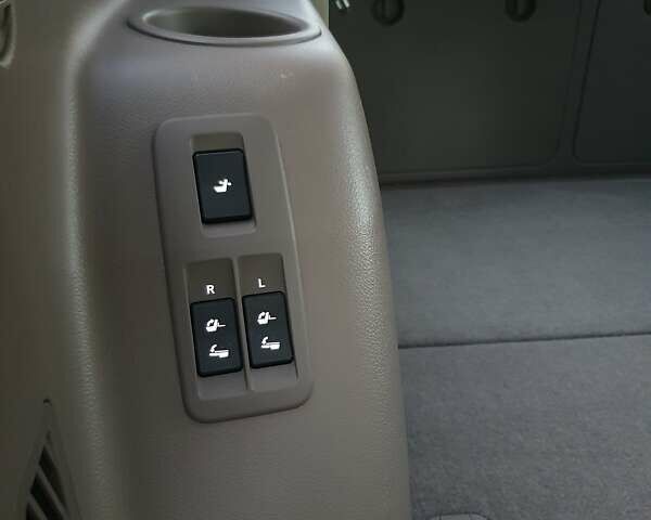 Чорний Лексус ГХ, об'ємом двигуна 4.6 л та пробігом 219 тис. км за 36900 $, фото 24 на Automoto.ua