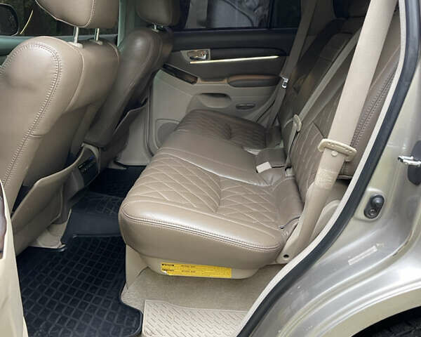 Коричневый Лексус ГХ, объемом двигателя 4.7 л и пробегом 392 тыс. км за 13400 $, фото 16 на Automoto.ua