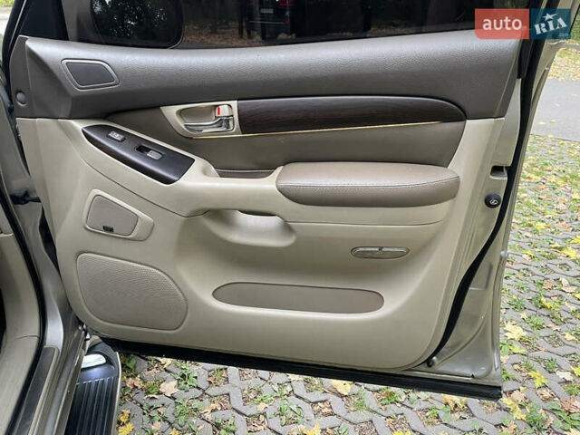 Коричневий Лексус ГХ, об'ємом двигуна 4.7 л та пробігом 350 тис. км за 13700 $, фото 25 на Automoto.ua