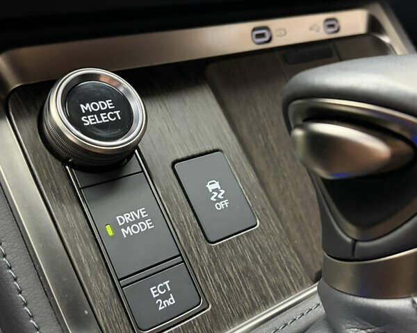 Лексус ГХ, объемом двигателя 3.5 л и пробегом 5 тыс. км за 101000 $, фото 47 на Automoto.ua