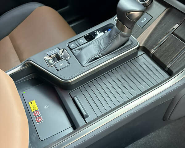 Лексус ГХ, объемом двигателя 3.5 л и пробегом 5 тыс. км за 101000 $, фото 27 на Automoto.ua