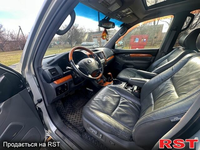 Сірий Лексус ГХ, об'ємом двигуна 4.7 л та пробігом 250 тис. км за 13500 $, фото 5 на Automoto.ua