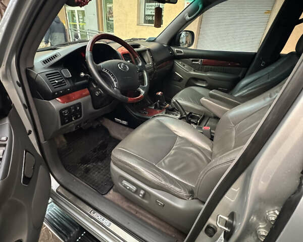 Серый Лексус ГХ, объемом двигателя 4.66 л и пробегом 300 тыс. км за 15500 $, фото 29 на Automoto.ua