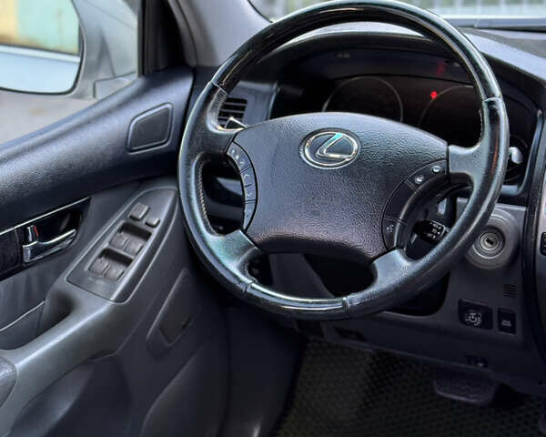 Серый Лексус ГХ, объемом двигателя 4.7 л и пробегом 217 тыс. км за 14200 $, фото 17 на Automoto.ua