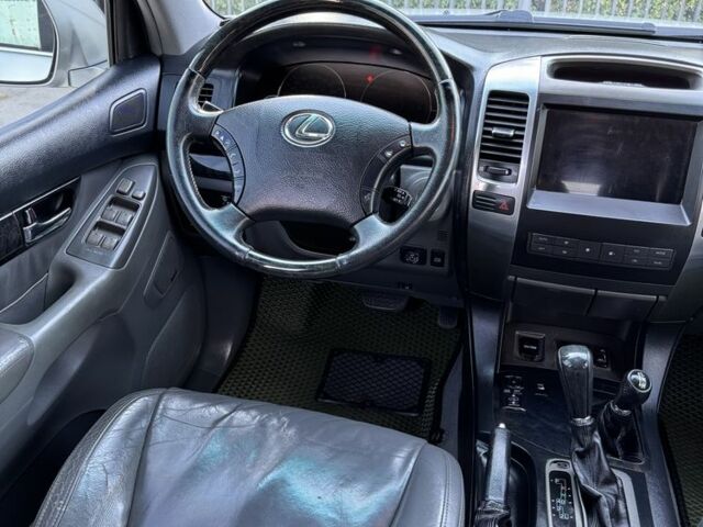 Сірий Лексус ГХ, об'ємом двигуна 4.7 л та пробігом 217 тис. км за 14200 $, фото 12 на Automoto.ua