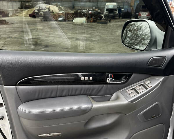 Сірий Лексус ГХ, об'ємом двигуна 4.66 л та пробігом 290 тис. км за 13000 $, фото 6 на Automoto.ua