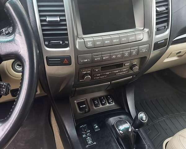 Серый Лексус ГХ, объемом двигателя 4.66 л и пробегом 316 тыс. км за 15500 $, фото 6 на Automoto.ua