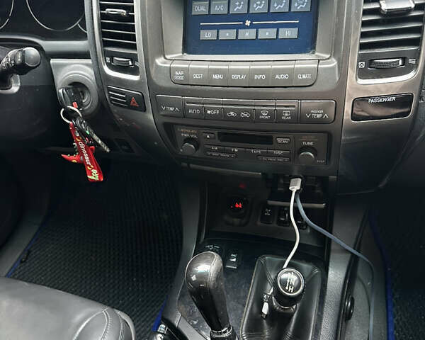 Сірий Лексус ГХ, об'ємом двигуна 4.66 л та пробігом 290 тис. км за 13000 $, фото 8 на Automoto.ua