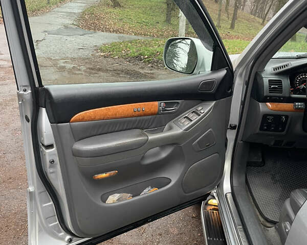 Серый Лексус ГХ, объемом двигателя 4.7 л и пробегом 380 тыс. км за 12900 $, фото 10 на Automoto.ua