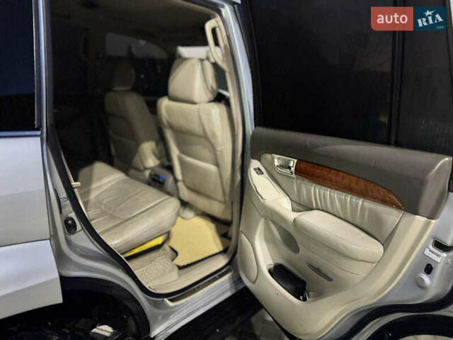 Серый Лексус ГХ, объемом двигателя 4.7 л и пробегом 209 тыс. км за 20000 $, фото 6 на Automoto.ua