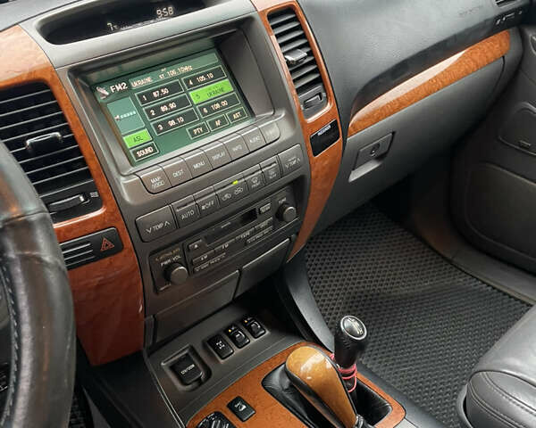 Серый Лексус ГХ, объемом двигателя 4.7 л и пробегом 380 тыс. км за 12900 $, фото 12 на Automoto.ua