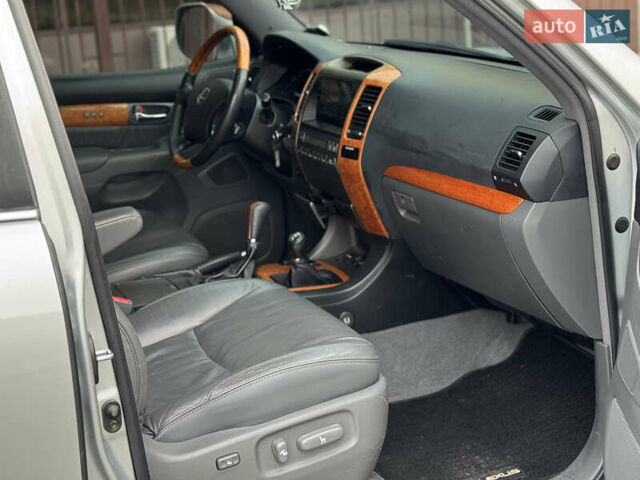 Сірий Лексус ГХ, об'ємом двигуна 4.66 л та пробігом 231 тис. км за 14400 $, фото 9 на Automoto.ua