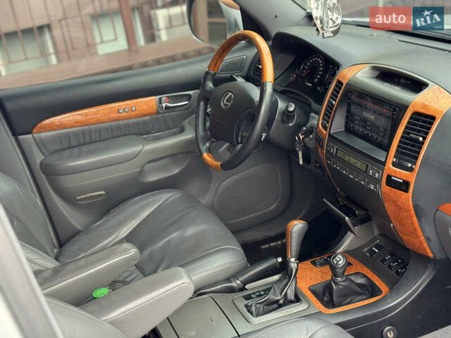 Сірий Лексус ГХ, об'ємом двигуна 4.66 л та пробігом 231 тис. км за 14400 $, фото 8 на Automoto.ua