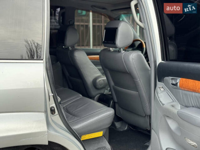 Сірий Лексус ГХ, об'ємом двигуна 4.66 л та пробігом 231 тис. км за 14400 $, фото 10 на Automoto.ua