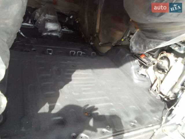 Серый Лексус ГХ, объемом двигателя 4.7 л и пробегом 209 тыс. км за 20000 $, фото 14 на Automoto.ua