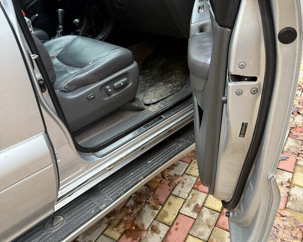 Серый Лексус ГХ, объемом двигателя 4.66 л и пробегом 226 тыс. км за 17000 $, фото 4 на Automoto.ua