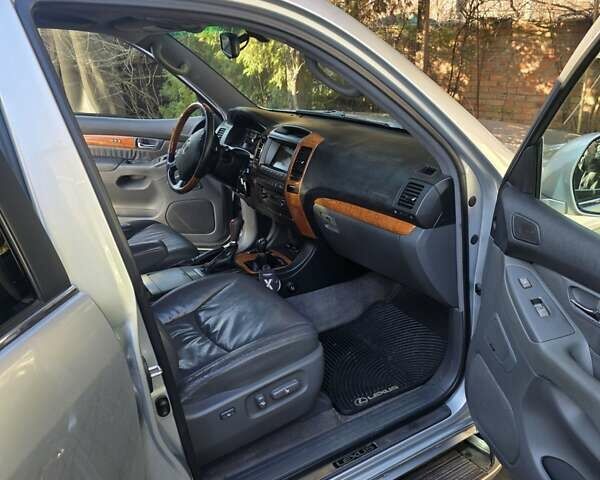 Серый Лексус ГХ, объемом двигателя 4.66 л и пробегом 280 тыс. км за 17800 $, фото 21 на Automoto.ua