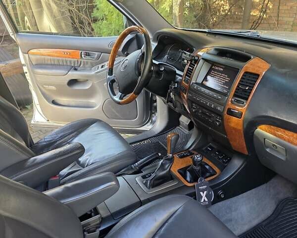 Серый Лексус ГХ, объемом двигателя 4.66 л и пробегом 280 тыс. км за 17800 $, фото 19 на Automoto.ua