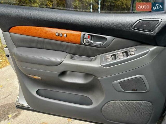 Сірий Лексус ГХ, об'ємом двигуна 4.7 л та пробігом 288 тис. км за 17000 $, фото 2 на Automoto.ua