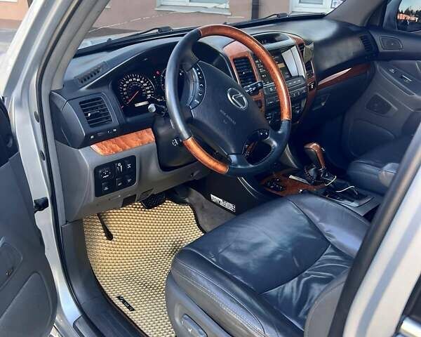 Сірий Лексус ГХ, об'ємом двигуна 4.66 л та пробігом 372 тис. км за 18500 $, фото 4 на Automoto.ua