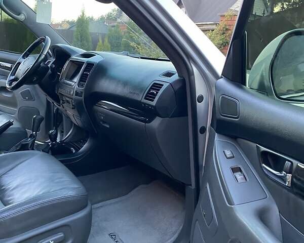 Серый Лексус ГХ, объемом двигателя 4.7 л и пробегом 207 тыс. км за 17500 $, фото 16 на Automoto.ua