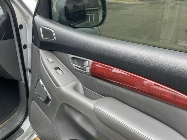 Сірий Лексус ГХ, об'ємом двигуна 4.7 л та пробігом 236 тис. км за 16500 $, фото 13 на Automoto.ua