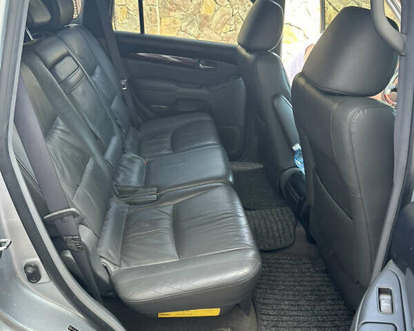 Сірий Лексус ГХ, об'ємом двигуна 4.66 л та пробігом 180 тис. км за 18900 $, фото 16 на Automoto.ua