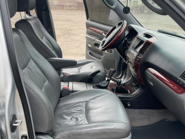 Сірий Лексус ГХ, об'ємом двигуна 4.7 л та пробігом 236 тис. км за 16500 $, фото 12 на Automoto.ua