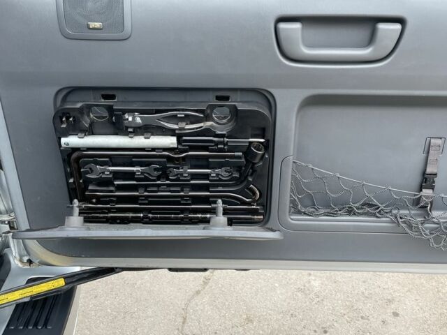 Сірий Лексус ГХ, об'ємом двигуна 4.7 л та пробігом 236 тис. км за 16500 $, фото 14 на Automoto.ua