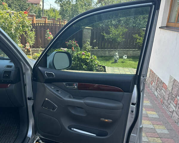 Сірий Лексус ГХ, об'ємом двигуна 4.66 л та пробігом 180 тис. км за 18900 $, фото 5 на Automoto.ua