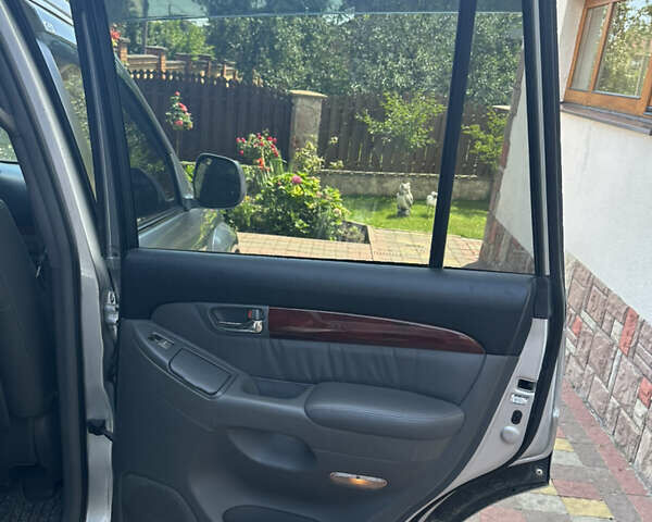 Сірий Лексус ГХ, об'ємом двигуна 4.66 л та пробігом 180 тис. км за 18900 $, фото 17 на Automoto.ua