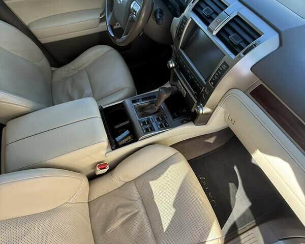 Серый Лексус ГХ, объемом двигателя 4.61 л и пробегом 194 тыс. км за 25000 $, фото 7 на Automoto.ua