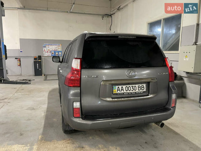 Серый Лексус ГХ, объемом двигателя 4.6 л и пробегом 330 тыс. км за 20000 $, фото 3 на Automoto.ua