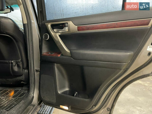 Серый Лексус ГХ, объемом двигателя 4.6 л и пробегом 330 тыс. км за 20000 $, фото 10 на Automoto.ua