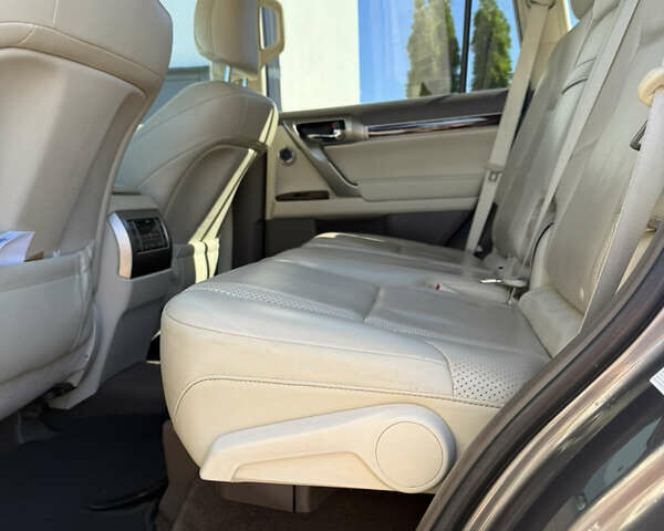 Серый Лексус ГХ, объемом двигателя 4.61 л и пробегом 194 тыс. км за 25000 $, фото 10 на Automoto.ua