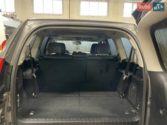 Серый Лексус ГХ, объемом двигателя 4.6 л и пробегом 330 тыс. км за 20000 $, фото 12 на Automoto.ua