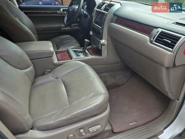 Серый Лексус ГХ, объемом двигателя 4.61 л и пробегом 254 тыс. км за 25000 $, фото 3 на Automoto.ua