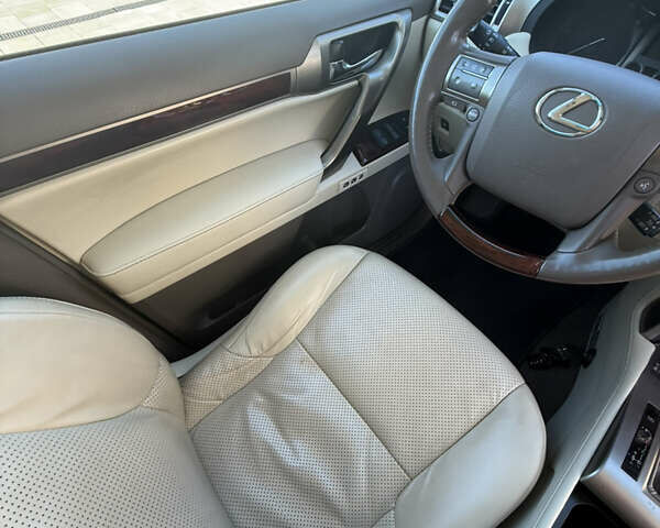 Серый Лексус ГХ, объемом двигателя 4.61 л и пробегом 194 тыс. км за 25000 $, фото 2 на Automoto.ua