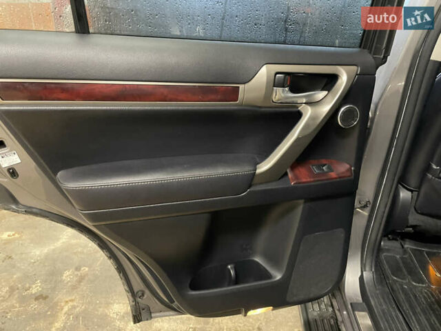 Серый Лексус ГХ, объемом двигателя 4.6 л и пробегом 330 тыс. км за 20000 $, фото 14 на Automoto.ua