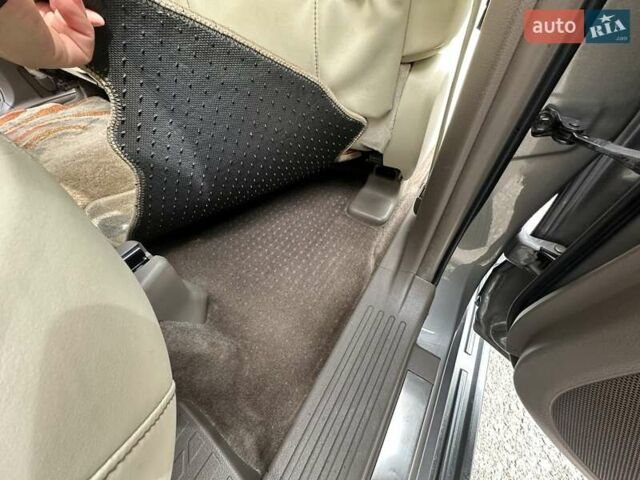 Серый Лексус ГХ, объемом двигателя 4.61 л и пробегом 102 тыс. км за 31000 $, фото 68 на Automoto.ua
