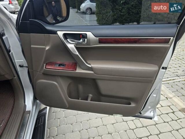 Серый Лексус ГХ, объемом двигателя 4.61 л и пробегом 254 тыс. км за 25000 $, фото 2 на Automoto.ua