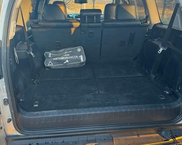 Серый Лексус ГХ, объемом двигателя 4.61 л и пробегом 320 тыс. км за 22800 $, фото 9 на Automoto.ua